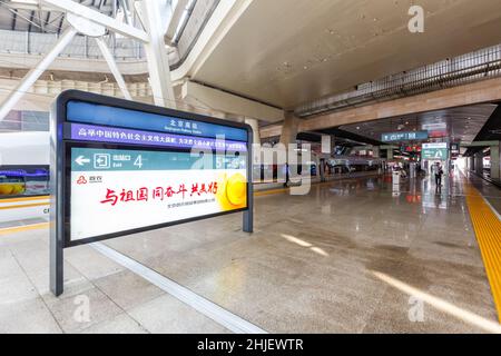 Beijing, Chine - 29 septembre 2019 : train à grande vitesse de la gare de Beijingnan South à Beijing, Chine. Banque D'Images