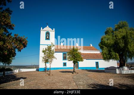 L'igreja Martiz de Sao Pedro dans le village de Terena en Alentejo au Portugal.Portugal, Terena, octobre 2021 Banque D'Images