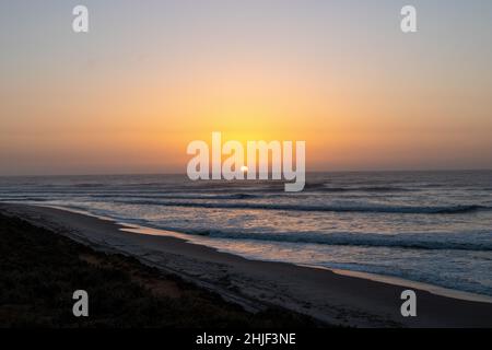 Coucher de soleil sur l'océan, Henties Bay, Namibie Banque D'Images