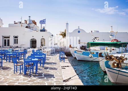 Village de pêcheurs grec Naousa, île de Paros, Cyclades, Grèce Banque D'Images