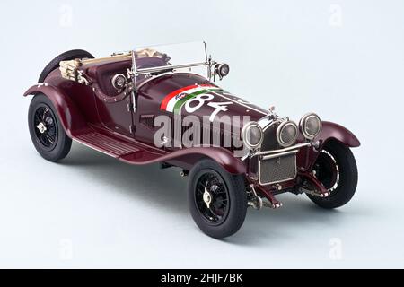 Voiture moulée modèle 1/18 par CMC d'Alfa Romeo 6C 1750 GS mille Miglia, 1930 Banque D'Images