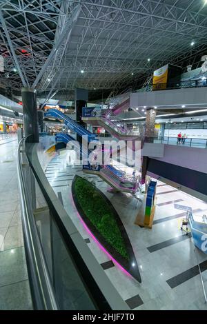 Recife, PE, Brésil - 13 octobre 2021 : vue panoramique sur les étages de l'aéroport international de Recife, REC, Guarararapes. Banque D'Images