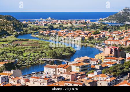 Belle vue sur la ville de Bosa, l'île de Sardaigne, l'Italie.Destination du voyage Banque D'Images