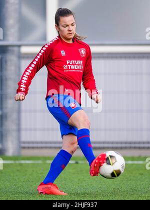 AMSTERDAM, PAYS-BAS - JANVIER 29 : Kayleigh van Dooren du FC Twente pendant le match KNVB Beker entre ASV Wartburgia et le FC Twente au Sportpark Drieburg le 29 janvier 2022 à Amsterdam, pays-Bas (photo de Joris Verwijst/Orange Pictures) Banque D'Images