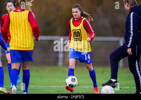 AMSTERDAM, PAYS-BAS - JANVIER 29 : Kayleigh van Dooren du FC Twente pendant le match KNVB Beker entre ASV Wartburgia et le FC Twente au Sportpark Drieburg le 29 janvier 2022 à Amsterdam, pays-Bas (photo de Joris Verwijst/Orange Pictures) Banque D'Images