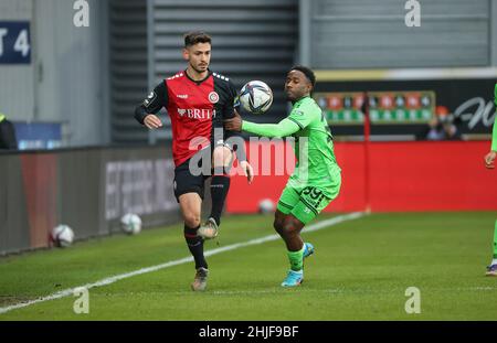 Wiesbaden, Allemagne.29th janv. 2022. Firo : 29th janvier 2022, Fuvuball, 3rd Bundesliga, saison 2021/2022,SV Wehen Wiesbaden - MSV Duisburg John YEBOAH, MSV, Right Credit: dpa/Alamy Live News Banque D'Images