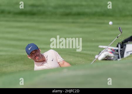 Paul Casey de l'Angleterre passe au vert au dixième trou lors de la ronde 3 du DP World Tour Slync.io Dubai Desert Classic 29 au Emirates Golf Club, Dubaï, Émirats Arabes Unis, le 2022 janvier 2022.Photo de Grant Winter.Utilisation éditoriale uniquement, licence requise pour une utilisation commerciale.Aucune utilisation dans les Paris, les jeux ou les publications d'un seul club/ligue/joueur.Crédit : UK Sports pics Ltd/Alay Live News Banque D'Images