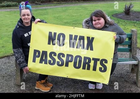 Ayr, Royaume-Uni.29th janvier 2022.Plusieurs centaines de manifestants se sont tournés vers Wellington Square, dans le centre d'Ayr pour une manifestation contre les restrictions imposées par le gouvernement aux libertés individuelles, en particulier l'obligation de porter un masque facial et la nécessité d'être vacciné pour Covid 19.Crédit : Findlay/Alay Live News Banque D'Images