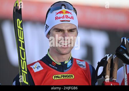 Vinzenz GEIGER (GER), gagnant, cérémonie de remise des prix, image unique, motif unique coupé,portrait, portrait, portrait.Concours individuel Gundersen NH / 10 km, coupe du monde de la FIS combiné à Seefeld/Tyrol le 29th janvier 2022 Banque D'Images