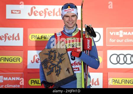 Vinzenz GEIGER (GER), lauréat, cérémonie de remise des prix, concours individuel individuel Gundersen NH/10 km, coupe du monde FIS Nordic combiné à Seefeld/Tyrol le 29th janvier 2022 Banque D'Images