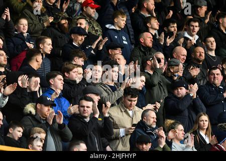 LONDRES, ROYAUME-UNI.JAN 29th les fans rendent hommage à Isla Caton dans les 7th minutes pendant le match de championnat Sky Bet entre Millwall et West Bromwich Albion à la Den, Londres, le samedi 29th janvier 2022.(Credit: Ivan Yordanov | MI News) Credit: MI News & Sport /Alay Live News Banque D'Images