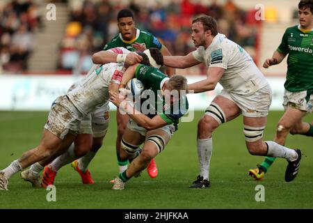 L'irlandais de Londres Tom Pearson s'est attaqué par Exeter Chiefs lors du match Gallagher Premiership au Brentford Community Stadium, Londres.Date de la photo: Samedi 29 janvier 2022. Banque D'Images