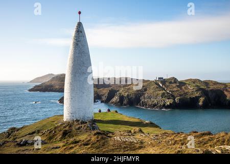 Baltimore, Cork, Irlande.29th janvier 2022.Ella Motherway et Imelda Forde admirez la vue sur l'île Sherkin au cours d'un après-midi d'hiver où les températures ont atteint un sommet de quatorze degrés à Baltimore, Co. Cork, Irlande.- crédit; David Creedon / Alamy Live News Banque D'Images