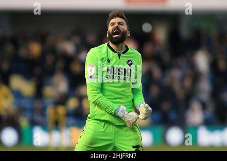 Londres, Royaume-Uni.29th janvier 2022.Bartosz Bialkowski, le gardien de Millwall célèbre après que Benik Afobe de Millwall a terminé son deuxième but d'équipe.EFL Skybet Championship Match, Millwall v West Bromwich Albion au Den à Londres le samedi 29th janvier 2022. Cette image ne peut être utilisée qu'à des fins éditoriales.Utilisation éditoriale uniquement, licence requise pour une utilisation commerciale.Aucune utilisation dans les Paris, les jeux ou les publications d'un seul club/ligue/joueur. photo par Steffan Bowen/Andrew Orchard sports photographie/Alay Live news crédit: Andrew Orchard sports photographie/Alay Live News Banque D'Images