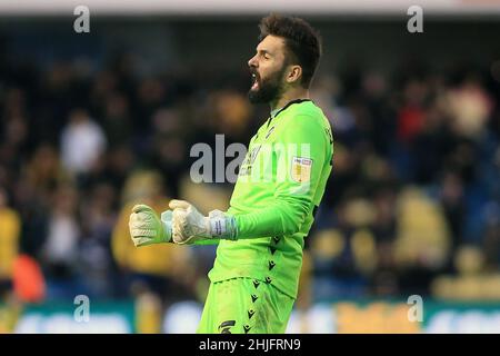 Londres, Royaume-Uni.29th janvier 2022.Bartosz Bialkowski, le gardien de Millwall célèbre après que Benik Afobe de Millwall a terminé son deuxième but d'équipe.EFL Skybet Championship Match, Millwall v West Bromwich Albion au Den à Londres le samedi 29th janvier 2022. Cette image ne peut être utilisée qu'à des fins éditoriales.Utilisation éditoriale uniquement, licence requise pour une utilisation commerciale.Aucune utilisation dans les Paris, les jeux ou les publications d'un seul club/ligue/joueur. photo par Steffan Bowen/Andrew Orchard sports photographie/Alay Live news crédit: Andrew Orchard sports photographie/Alay Live News Banque D'Images