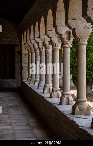 Cloître de l'ancienne cathédrale de San Vicente, Roda de Isábena, Vallée d'Isábena, Huesca, Espagne Banque D'Images