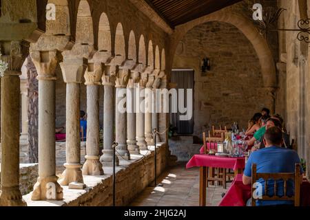 Cloître de l'ancienne cathédrale de San Vicente, Roda de Isábena, Vallée d'Isábena, Huesca, Espagne Banque D'Images