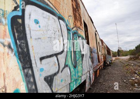 Vieux train abandonné avec rouille et carbon Banque D'Images