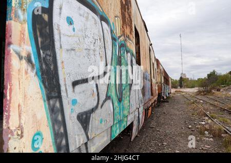 Vieux train abandonné avec rouille et carbon Banque D'Images