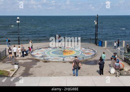 Svetlogorsk, Russie - août 08 2019 : vue du zodiaque solaire sur la promenade le 08 2019 août à Svetlogorsk, Russie. Banque D'Images