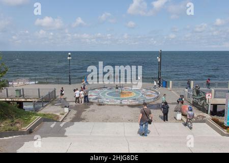 Svetlogorsk, Russie - août 08 2019 : vue du zodiaque solaire sur la promenade le 08 2019 août à Svetlogorsk, Russie. Banque D'Images