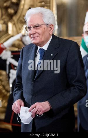 (220129) -- ROME, 29 janvier 2022 (Xinhua) -- photo prise le 29 janvier 2021 montre Sergio Mattarella au palais présidentiel de Quirinale à Rome, Italie.Le président italien Sergio Mattarella a été élu pour un deuxième mandat par le Parlement réuni en session conjointe au huitième tour de scrutin le 29 janvier 2022.(Pool via Xinhua) Banque D'Images