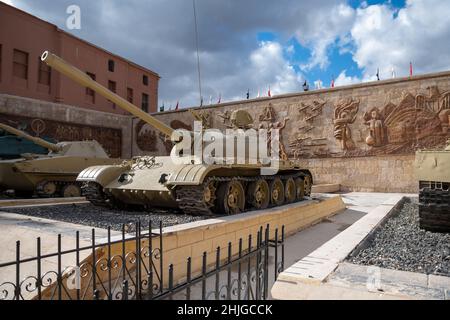 Le Caire Égypte décembre 2021 l'armée égyptienne T55 tank exposé au musée militaire national du caire Banque D'Images