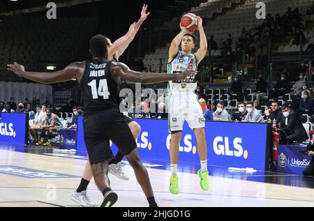 Matteo Spagnolo (Vanoli basket Cremona) pendant la série A1 italien LBA championnat de basket-ball match Segafredo Virtus Bologna vs.Vanoli Panier Cremona à l'aréna Segafredo - Bologne, 29 janvier 2022 - photo: Michele Nucci Banque D'Images