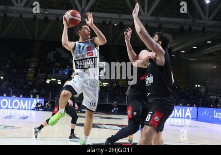 Matteo Spagnolo (Vanoli basket Cremona) pendant la série A1 italien LBA championnat de basket-ball match Segafredo Virtus Bologna vs.Vanoli Panier Cremona à l'aréna Segafredo - Bologne, 29 janvier 2022 - photo: Michele Nucci Banque D'Images