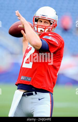 29 janvier 2022: Plusieurs sources rapportent que Tom Brady, sept fois champion du Super Bowl, annoncera sa retraite de la NFL.Eric Canha/CSM.août 1, 2012 le quarterback des Patriots de la Nouvelle-Angleterre Tom Brady #12 lors de la pratique en stade qui s'est tenue au stade Gillette à Foxborough, Massachusetts.Eric Canha/CSM. Banque D'Images