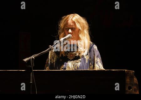 Madrid, Espagne.29th janvier 2022.La chanteuse Carolina de Juan du groupe Morgan se produit lors du festival INVERFEST au Circo Price de Madrid.Crédit : SOPA Images Limited/Alamy Live News Banque D'Images