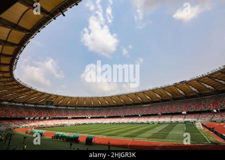 Cameroun, Douala, 26 janvier 2022 - Une vue d'ensemble du stade du Japoma à Douala pendant la coupe d'Afrique sur les nations au stade du Japoma, Douala, Cameroun.Crédit photo SF : Sebo47/Alay Live News Banque D'Images