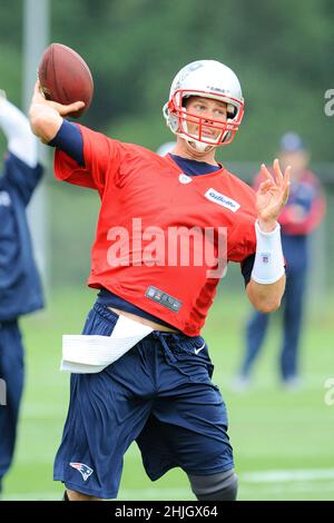 29 janvier 2022: Plusieurs sources rapportent que Tom Brady, sept fois champion du Super Bowl, annoncera sa retraite de la NFL.Eric Canha/CSM.le quarterback des Patriots de la Nouvelle-Angleterre Tom Brady (12) pendant le mini-camp des Patriots de la Nouvelle-Angleterre au stade Gillette à Foxborough, Massachusetts.Eric Canha/CSM Banque D'Images