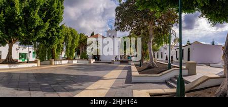 Vue sur la Plaza de Los Remedios et Parroquia Nuestra Señora de los Remedios Eglise, Yaisa, Lanzarote, Iles Canaries, Espagne, Europe Banque D'Images