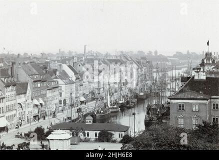 Photographie antique de Nyhavn, un front de mer et un canal datant de 17th siècles, à Copenhague, au Danemark, vers 1890.SOURCE: PHOTOGRAPHIE ORIGINALE D'ALBUMINE Banque D'Images