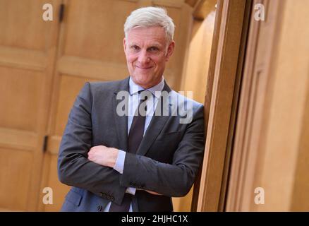 Berlin, Allemagne.26th janvier 2022.Stephan Schwarz (non-parti), sénateur des affaires économiques, de l'énergie et des opérations de l'État de Berlin, siège dans son nouveau bureau de l'Administration économique du Sénat.Credit: Annette Riedl/dpa/Alay Live News Banque D'Images