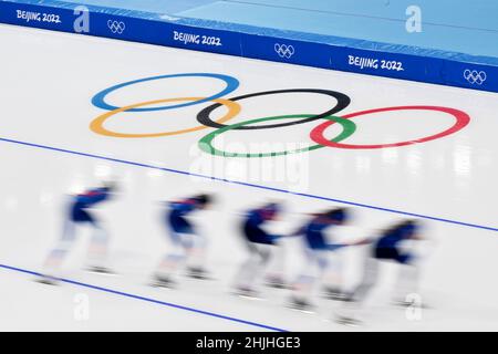 Pékin, Chine.30th janvier 2022.Patinage de vitesse, Jeux olympiques, préparatifs.Les patineurs de vitesse s'entraînent dans le National Speed Skating Hall « The Ice Ribbon ».Les Jeux Olympiques d'hiver de Beijing auront lieu de 04 à 20.02.2022 dans des conditions de corona strictes.Credit: Peter Kneffel/dpa/Alay Live News Banque D'Images