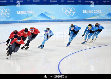 Pékin, Chine.30th janvier 2022.Patinage de vitesse, Jeux olympiques, préparatifs.Les patineurs de vitesse s'entraînent dans le National Speed Skating Hall « The Ice Ribbon ».Les Jeux Olympiques d'hiver de Beijing auront lieu de 04 à 20.02.2022 dans des conditions de corona strictes.Credit: Peter Kneffel/dpa/Alay Live News Banque D'Images