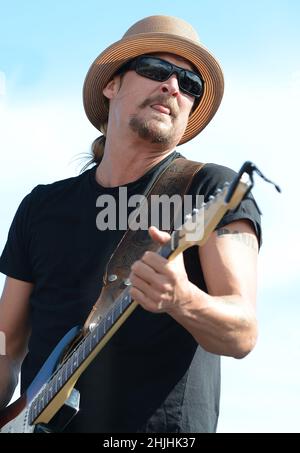 Homestead, États-Unis d'Amérique.18th novembre 2012.HOMESTEAD, FL - NOVEMBRE 18: Musicien Kid Rock se produit avant la NASCAR Sprint Cup Series Ford EcoBoost 400 au Homestead-Miami Speedway.Robert James 'Bob' Ritchie, né le 17 janvier 1971, connu sous le nom de Kid Rock, est un chanteur-compositeur américain, musicien, multi-instrumentiste et rappeur avec cinq nominations Grammy Awards. Le 18 novembre 2012 à Homestead, Floride People: Kid Rock Credit: Storms Media Group/Alay Live News Banque D'Images