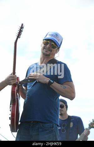 Homestead, États-Unis d'Amérique.18th novembre 2012.HOMESTEAD, FL - NOVEMBRE 18 : le musicien Kid Rock effectue une vérification sonore avant la NASCAR Sprint Cup Series Ford EcoBoost 400 au Homestead-Miami Speedway le 18 novembre 2012 à Homestead, Floride.Personnes: Kid Rock crédit: Storms Media Group/Alay Live News Banque D'Images