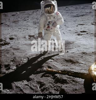 1969: Photo du dossier datée de juillet 1969 de l'astronaute Edwin Aldrin marchant sur la surface de la lune.Date de publication : dimanche 30 janvier 2022. Banque D'Images