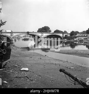 1976 : photo du dossier datée du 1976 août de la Tamise, pendant la sécheresse de cet été.Date de publication : dimanche 30 janvier 2022. Banque D'Images