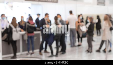 Des personnes abstraites ont été attirées au salon d'exposition de l'expo.Salon d'affaires ou salon de l'emploi.Contexte du concept d'entreprise. Banque D'Images