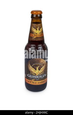 PULA, CROATIE - 20 JANVIER 2022 : une bouteille de bière Grimbergen, la marque d'une variété de bières d'abbaye belges.Fabriqué à l'origine par des moines norbertins Banque D'Images