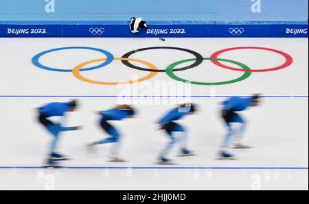 Pékin, Chine.30th janvier 2022.Patinage de vitesse, Jeux olympiques, préparatifs.Les patineurs de vitesse s'entraînent dans le National Speed Skating Hall « The Ice Ribbon ».Les Jeux Olympiques d'hiver de Beijing auront lieu de 04 à 20.02.2022 dans des conditions de corona strictes.Credit: Peter Kneffel/dpa/Alay Live News Banque D'Images