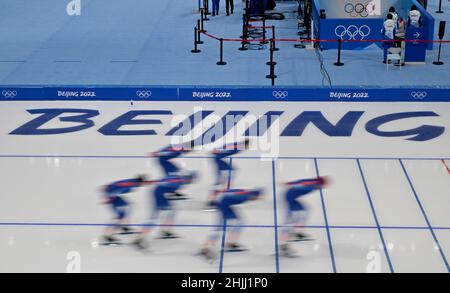 Pékin, Chine.30th janvier 2022.Patinage de vitesse, Jeux olympiques, préparatifs.Les patineurs de vitesse s'entraînent dans le National Speed Skating Hall « The Ice Ribbon ».Les Jeux Olympiques d'hiver de Beijing auront lieu de 04 à 20.02.2022 dans des conditions de corona strictes.Credit: Peter Kneffel/dpa/Alay Live News Banque D'Images