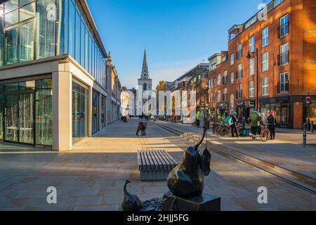 Vue sur Brushfield Street et Christ Church Spitalfields près du marché de Spitalfield, Londres, Angleterre, Royaume-Uni, Europe Banque D'Images