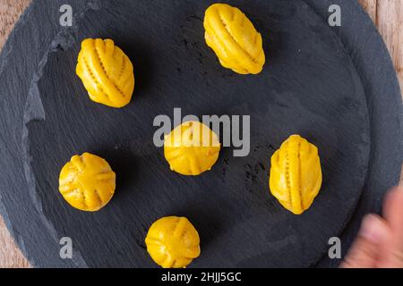 Le gâteau nastar, un gâteau sucré rempli de confiture d'ananas, est également parfois appelé gâteau à l'ananas.Habituellement servi dans la célébration religieuse Banque D'Images