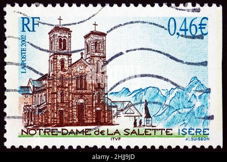 FRANCE - VERS 2002 : un timbre imprimé en France montre la basilique notre-Dame de la Salette, 150th anniversaire du pèlerinage, vers 2002 Banque D'Images