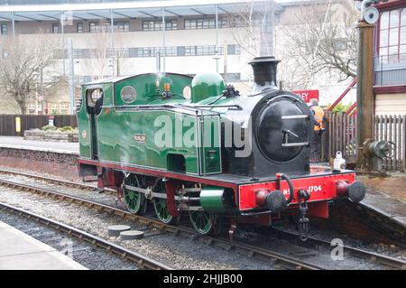 Ancien Great Western Railway Collet 7800 Manor classe No7812 Erlestoke Manor vu quitter la gare de Keighley avec un train pour Oxenhope sur la KWVR Banque D'Images